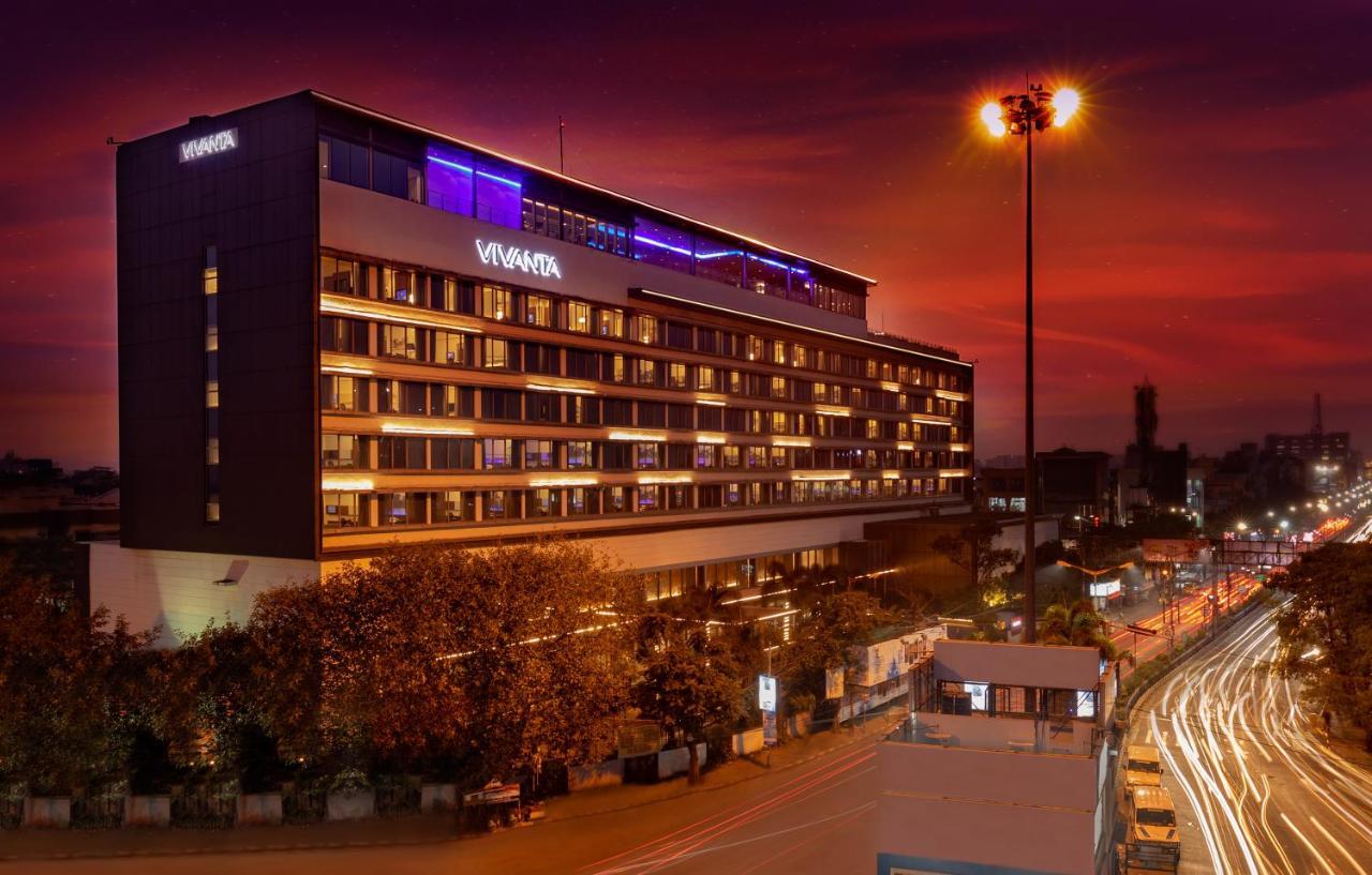 Vivanta Kolkata Em Bypass Esterno foto The hotel at night