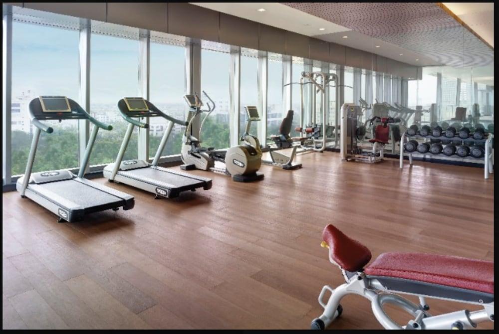 Vivanta Kolkata Em Bypass Esterno foto The gym at the 39th floor