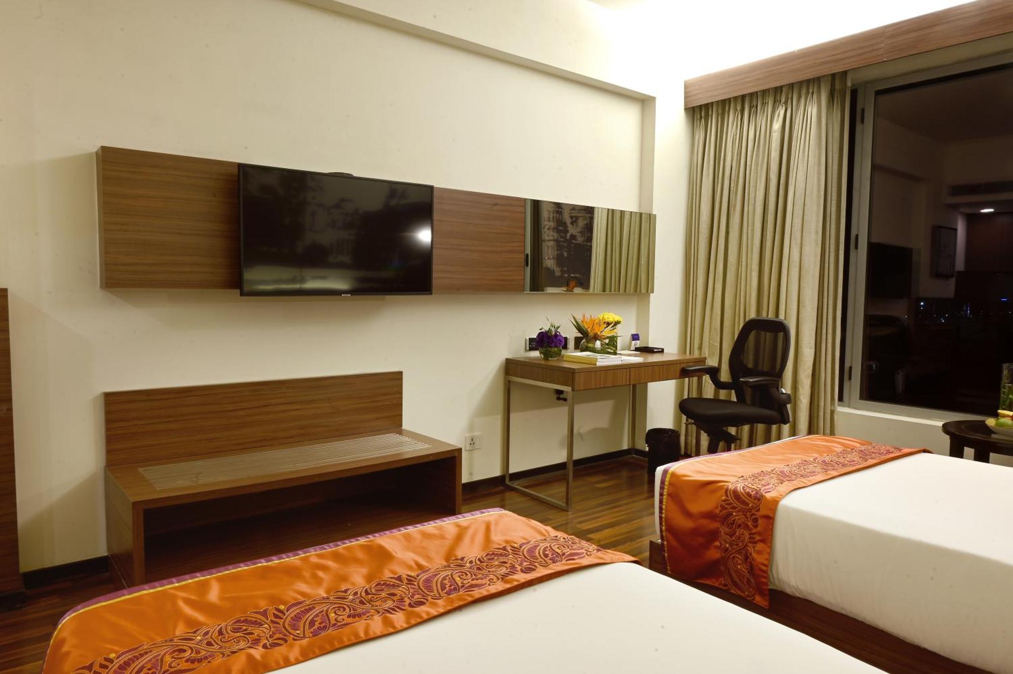 Vivanta Kolkata Em Bypass Esterno foto A room at the hotel